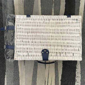 4 piece BRAND NEW PICNIC BASKET SET WITH INSULATED BASKET